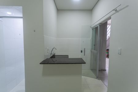 Cozinha de kitnet/studio para alugar com 1 quarto, 20m² em Santo Andre, Belo Horizonte