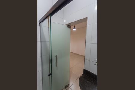 Banheiro Social de kitnet/studio para alugar com 1 quarto, 20m² em Santo Andre, Belo Horizonte