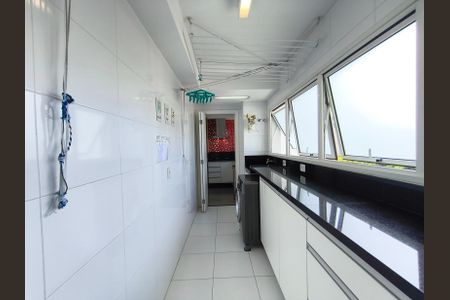 Apartamento à venda com 167m², 3 quartos e 3 vagas Apartamento à venda com 167m², 3 quartos e 3 vagasÁrea de Serviço