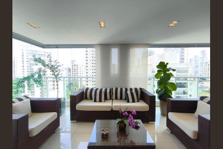 Apartamento à venda com 167m², 3 quartos e 3 vagas Apartamento à venda com 167m², 3 quartos e 3 vagasVaranda