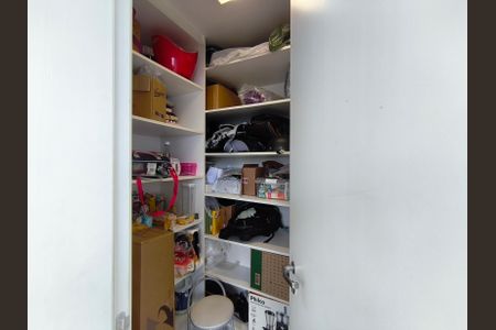 Apartamento à venda com 167m², 3 quartos e 3 vagas Apartamento à venda com 167m², 3 quartos e 3 vagasDespensa