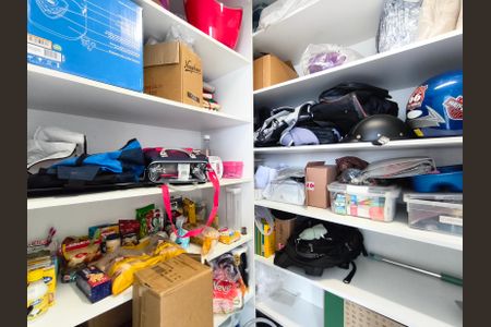 Apartamento à venda com 167m², 3 quartos e 3 vagas Apartamento à venda com 167m², 3 quartos e 3 vagasDespensa