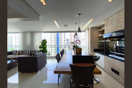 Apartamento à venda com 167m², 3 quartos e 3 vagas Apartamento à venda com 167m², 3 quartos e 3 vagasVaranda