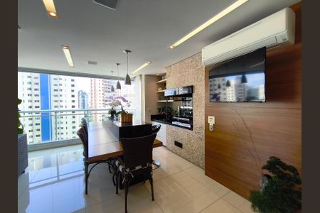 Apartamento à venda com 167m², 3 quartos e 3 vagas Apartamento à venda com 167m², 3 quartos e 3 vagasVaranda