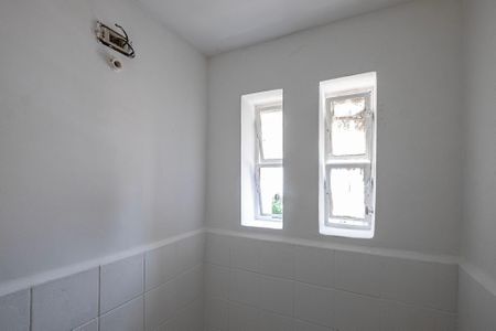Banheiro de kitnet/studio à venda com 1 quarto, 25m² em Pinheiros, São Paulo
