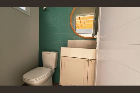 Casa de condomínio para alugar com 196m², 3 quartos e 2 vagasBanheiro de Serviço