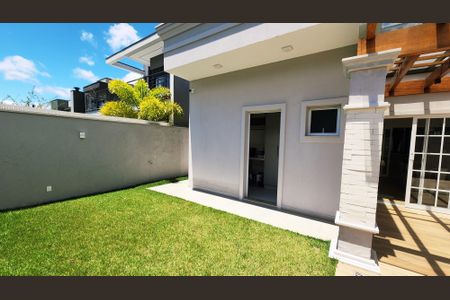 Casa de condomínio para alugar com 196m², 3 quartos e 2 vagasQuintal