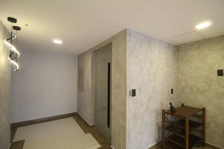 Apartamento à venda com 80m², 2 quartos e 1 vagaHall - Elevador