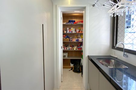 Apartamento à venda com 107m², 3 quartos e 2 vagas Apartamento à venda com 107m², 3 quartos e 2 vagasÁrea de Serviço