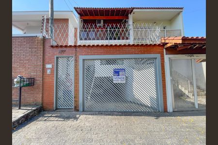 Casa à venda com 255m², 3 quartos e 4 vagas Casa à venda com 255m², 3 quartos e 4 vagasFachada