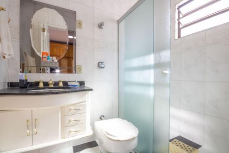 Casa à venda com 255m², 3 quartos e 4 vagas Casa à venda com 255m², 3 quartos e 4 vagasBanheiro da Suíte 2