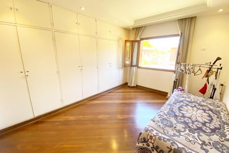 Casa à venda com 696m², 4 quartos e 4 vagas Casa à venda com 696m², 4 quartos e 4 vagasquarto 3