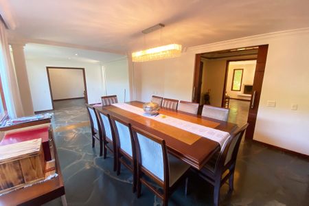 Casa à venda com 696m², 4 quartos e 4 vagas Casa à venda com 696m², 4 quartos e 4 vagassala de jantar