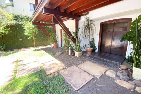 Casa à venda com 696m², 4 quartos e 4 vagas Casa à venda com 696m², 4 quartos e 4 vagassala de jogos