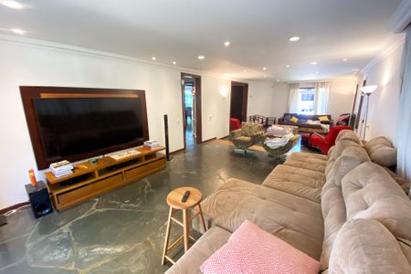 Casa à venda com 696m², 4 quartos e 4 vagas Casa à venda com 696m², 4 quartos e 4 vagassala de estar 2