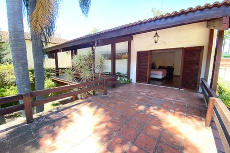 Casa à venda com 696m², 4 quartos e 4 vagas Casa à venda com 696m², 4 quartos e 4 vagasvaranda quarto 4