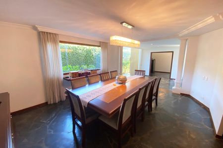 Casa à venda com 696m², 4 quartos e 4 vagas Casa à venda com 696m², 4 quartos e 4 vagassala de jantar