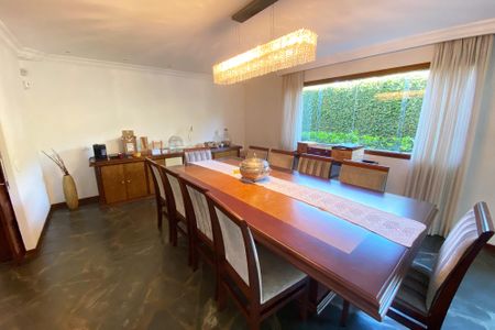 Casa à venda com 696m², 4 quartos e 4 vagas Casa à venda com 696m², 4 quartos e 4 vagassala de jantar