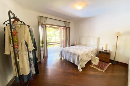 Casa à venda com 696m², 4 quartos e 4 vagas Casa à venda com 696m², 4 quartos e 4 vagasquarto 1