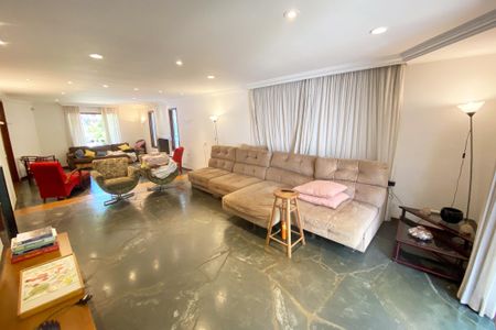 Casa à venda com 696m², 4 quartos e 4 vagas Casa à venda com 696m², 4 quartos e 4 vagassala de estar 2