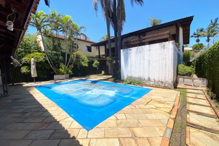 Casa à venda com 696m², 4 quartos e 4 vagas Casa à venda com 696m², 4 quartos e 4 vagaspiscina