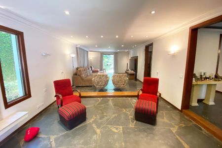 Casa à venda com 696m², 4 quartos e 4 vagas Casa à venda com 696m², 4 quartos e 4 vagassala de estar 1