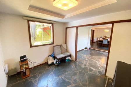 Casa à venda com 696m², 4 quartos e 4 vagas Casa à venda com 696m², 4 quartos e 4 vagassala 4