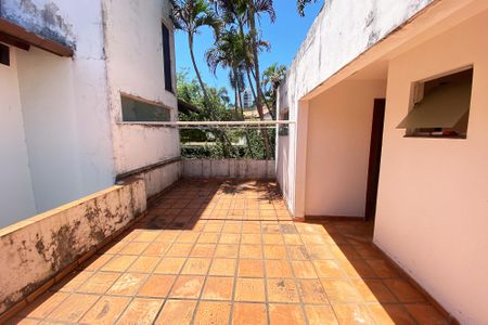 Casa à venda com 696m², 4 quartos e 4 vagas Casa à venda com 696m², 4 quartos e 4 vagaslavanderia