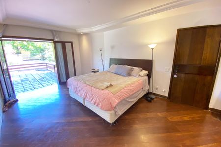 Casa à venda com 696m², 4 quartos e 4 vagas Casa à venda com 696m², 4 quartos e 4 vagasquarto 4