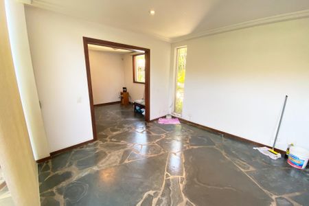 Casa à venda com 696m², 4 quartos e 4 vagas Casa à venda com 696m², 4 quartos e 4 vagassala 3