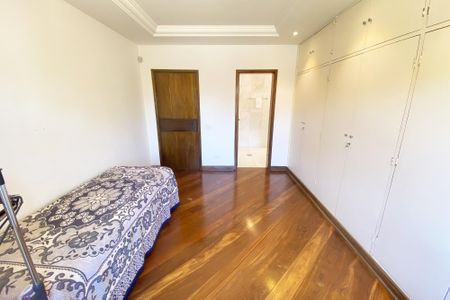 Casa à venda com 696m², 4 quartos e 4 vagas Casa à venda com 696m², 4 quartos e 4 vagasquarto 3