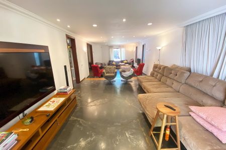 Casa à venda com 696m², 4 quartos e 4 vagas Casa à venda com 696m², 4 quartos e 4 vagassala de estar 2