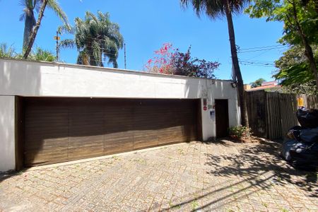 Casa à venda com 696m², 4 quartos e 4 vagas Casa à venda com 696m², 4 quartos e 4 vagasfachada da casa