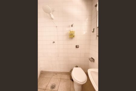 Casa à venda com 696m², 4 quartos e 4 vagas Casa à venda com 696m², 4 quartos e 4 vagasbanheiro de serviço