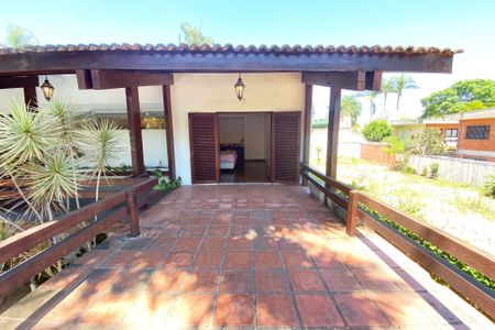 Casa à venda com 696m², 4 quartos e 4 vagas Casa à venda com 696m², 4 quartos e 4 vagasvaranda quarto 4