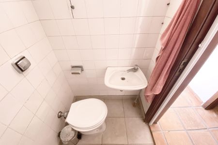 Casa à venda com 696m², 4 quartos e 4 vagas Casa à venda com 696m², 4 quartos e 4 vagasbanheiro de serviço