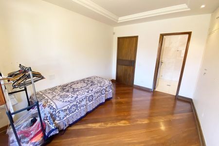 Casa à venda com 696m², 4 quartos e 4 vagas Casa à venda com 696m², 4 quartos e 4 vagasquarto 3