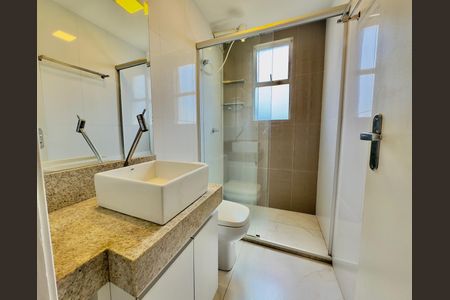 Banheiro de apartamento para alugar com 2 quartos, 58m² em Paquetá, Belo Horizonte