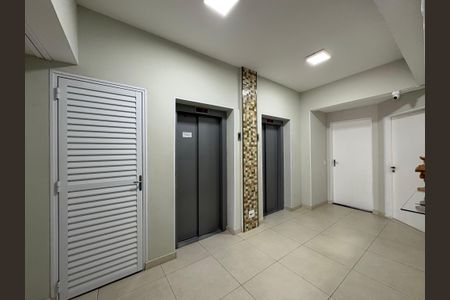 Apartamento à venda com 72m², 3 quartos e 1 vaga Apartamento à venda com 72m², 3 quartos e 1 vagaHall social