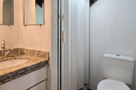 Casa de condomínio à venda com 115m², 3 quartos e 2 vagasLavabo