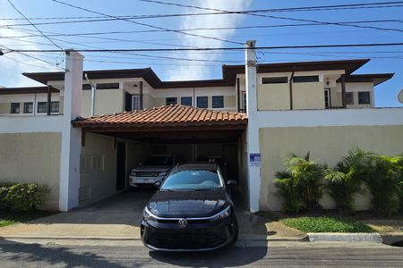 Casa de condomínio à venda com 115m², 3 quartos e 2 vagasFachada