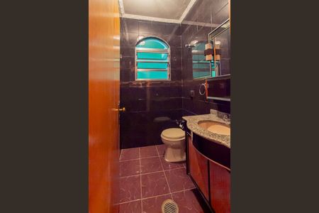 Casa à venda com 300m², 4 quartos e 4 vagas Casa à venda com 300m², 4 quartos e 4 vagasLavabo