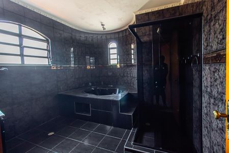 Casa à venda com 300m², 4 quartos e 4 vagas Casa à venda com 300m², 4 quartos e 4 vagasBanheiro da Suite