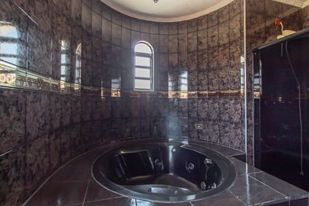 Casa à venda com 300m², 4 quartos e 4 vagas Casa à venda com 300m², 4 quartos e 4 vagasBanheiro da Suite