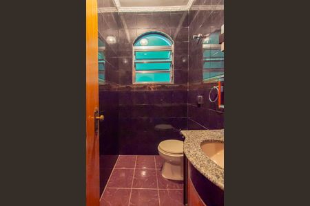 Casa à venda com 300m², 4 quartos e 4 vagas Casa à venda com 300m², 4 quartos e 4 vagasLavabo