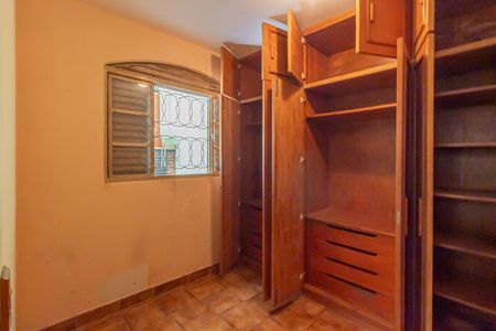 Casa à venda com 300m², 4 quartos e 4 vagas Casa à venda com 300m², 4 quartos e 4 vagasQuarto de Serviço