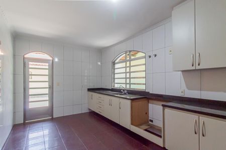 Casa à venda com 300m², 4 quartos e 4 vagas Casa à venda com 300m², 4 quartos e 4 vagasCozinha