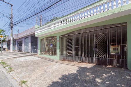 Casa à venda com 300m², 4 quartos e 4 vagas Casa à venda com 300m², 4 quartos e 4 vagasFachada