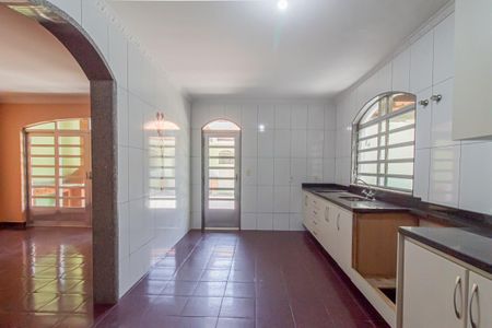 Casa à venda com 300m², 4 quartos e 4 vagas Casa à venda com 300m², 4 quartos e 4 vagasCozinha