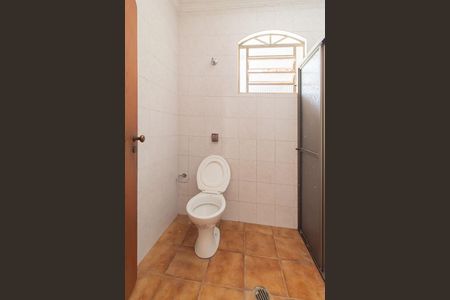 Casa à venda com 300m², 4 quartos e 4 vagas Casa à venda com 300m², 4 quartos e 4 vagasBanheiro de Serviço